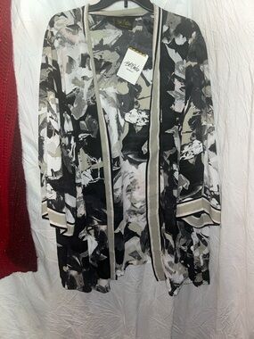 Bob Mackie Black, White & Gray Abstract Print Kimono cardigan size 3X. NWT